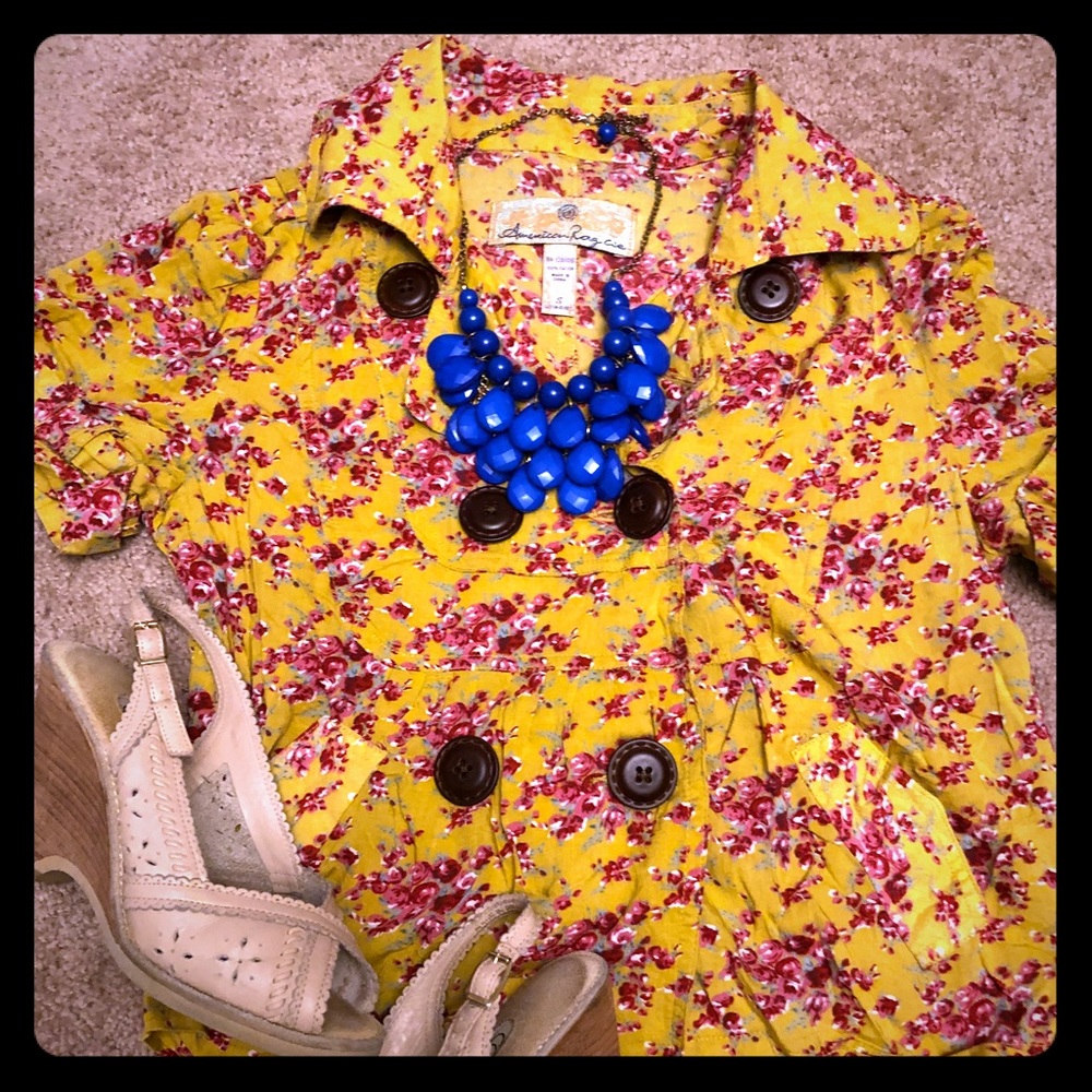 Adorable yellow short sleeve jacket!